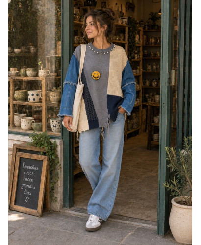 Suéter Combinado con Mangas Denim y Detalles de Cristales ✨