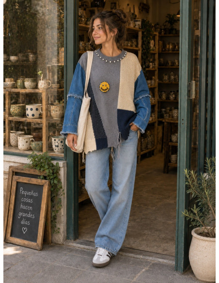 Suéter Combinado con Mangas Denim y Detalles de Cristales ✨