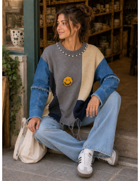 Suéter Combinado con Mangas Denim y Detalles de Cristales ✨