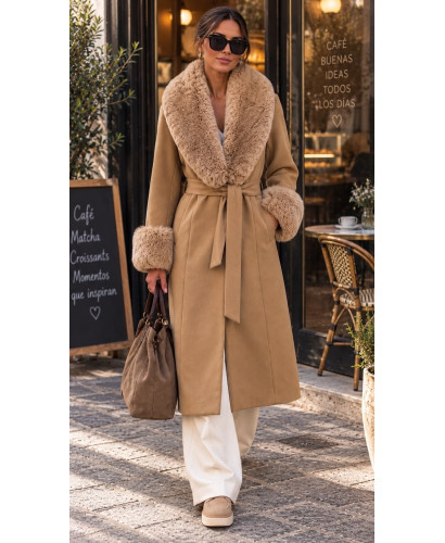 🧥 Abrigo Camel con Pelo Desmontable y Botones Joya
