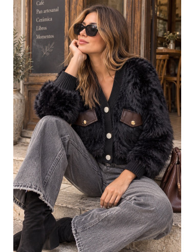 Chaqueta de Pelo Negra con Tapetas Efecto Piel...