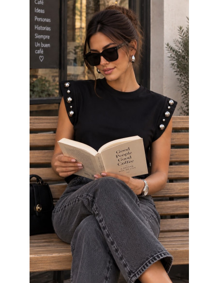 🖤 Camiseta Negra con Tachuelas Desiguales en los Hombros