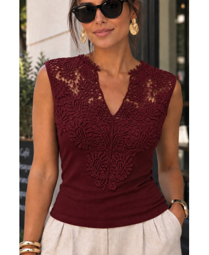 Camiseta granate con Blonda y Escote de Pico