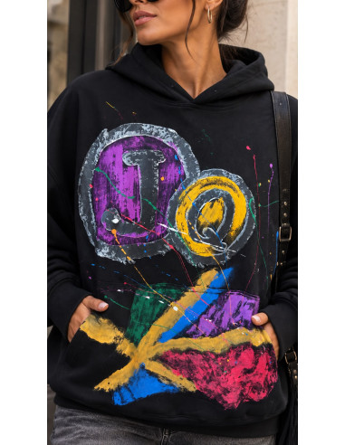 🖤 Sudadera Negra con Capucha y Estampado Artístico