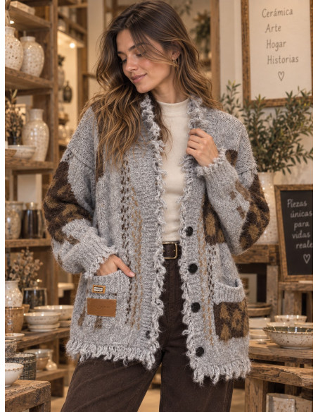 🧶 Chaqueta de Punto Combinada con Flecos y Estampados Gris🤎✨