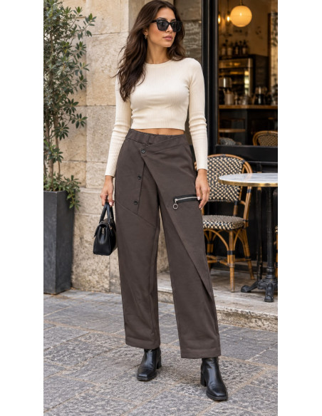Pantalón chocolate Punto Milano – Corte Estilizador con Bolsillo Lateral