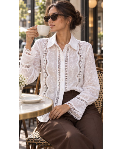 Camisa blanca bordada con detalle de guipur y cuello... 2