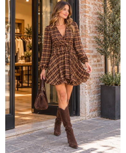 Vestido cuadros tonos marrones y escote de pico 2