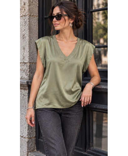 Camiseta de Satén Verde con Escote Pico y Hombros... 2