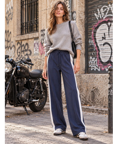 Pantalón Azul con Franja Blanca Lateral y Nervio Delantero 2