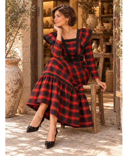 Vestido rojo y negro con Detalles en Negro 2