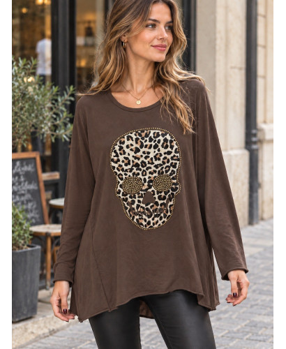 Camiseta larga marrón chocolate con calavera animal print