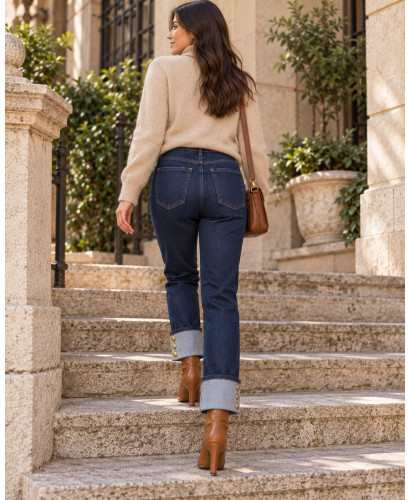 Pantalón vaquero recto con vuelta y botones laterales 2