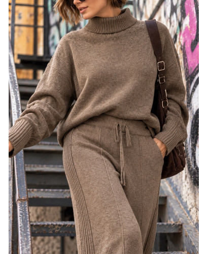 Pantalón de Punto Marrón con Bandas Laterales y Tacto Suave 2