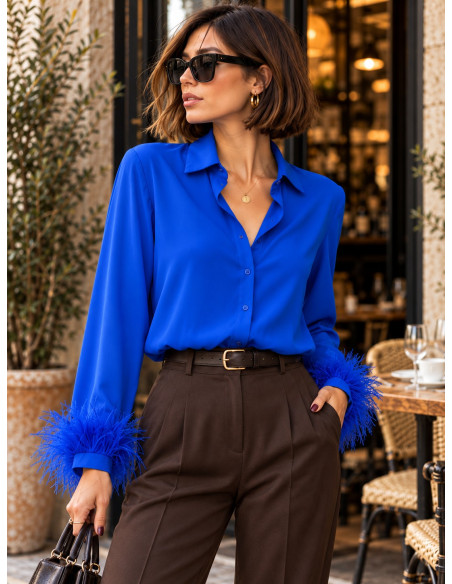 Camisa Azul Klein con Puños de Plumas