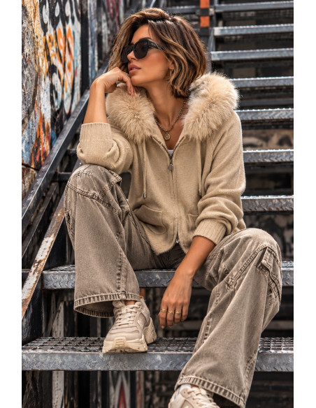Chaqueta de Punto tostado  con Capucha y Dibujo de corazón