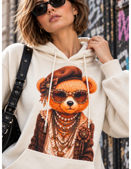 Suéter Crudo con Oso Glamour y Detalles de Strass