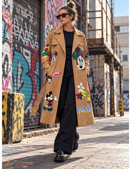 Gabardina Camel de Antelina con Parches de Lentejuelas Disney