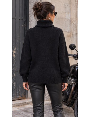 🌟 Suéter Cuello Alto en negro con Cenefas de...