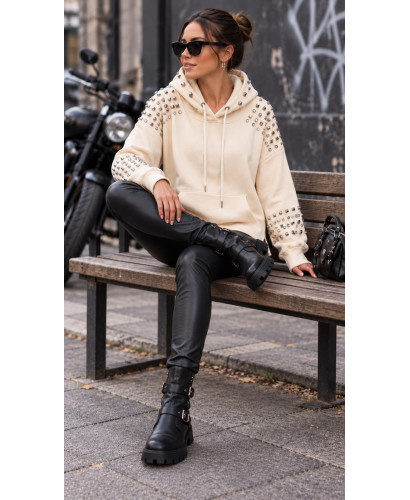 Sudadera cruda con tachas y forro polar
