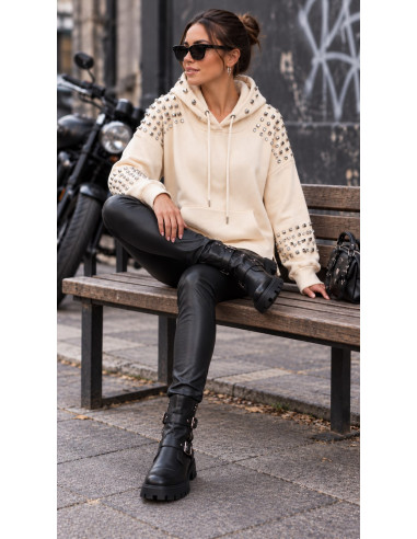 Sudadera cruda con tachas y forro polar