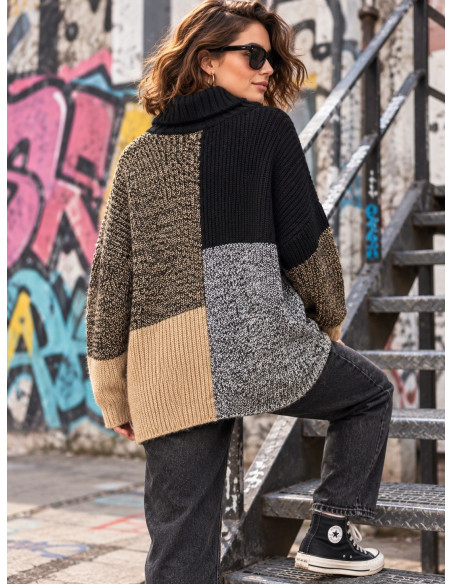 🌟 Suéter Cuello Alto Estampado Geométrico en Negro y Camel 🌈